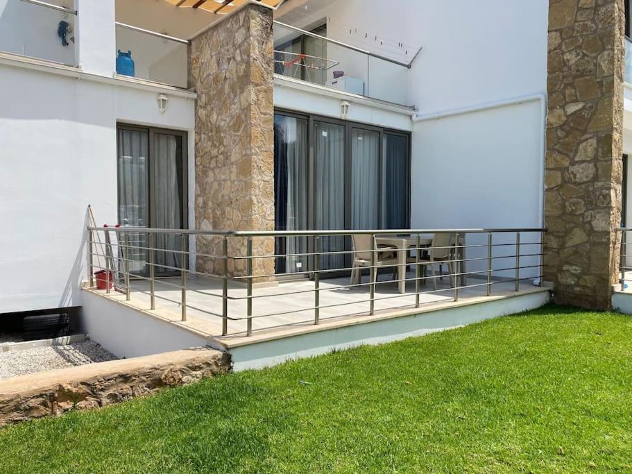 Girne/Zeytinlik 2+1 Muhtesem Terasli Daire Luaran gambar